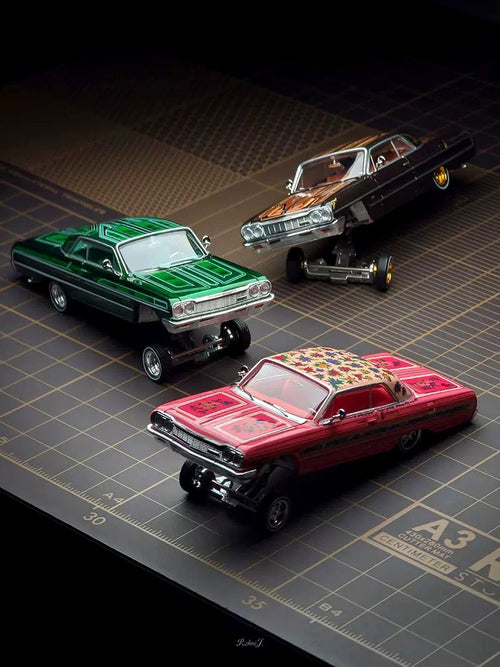 Model Lowrider 1:64 - trzy kolory: zielony, ciemny brąz, róż